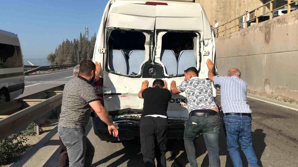 Kocaeli\'de Zincirleme Kaza: 4 İşçi Yaralandı