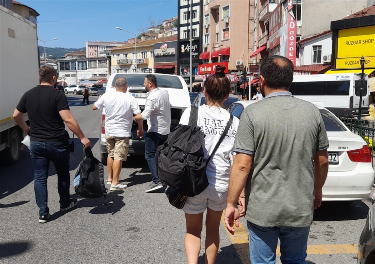Zonguldak\'ta Kuyumculara Sahte Altın Satmaya Çalışan 3 Kişi Gözaltına Alındı