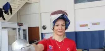 Milli Eskrimci Şenay Güner, Tekerlekli Sandalye Eskrimiyle Milli Takıma Döndü
