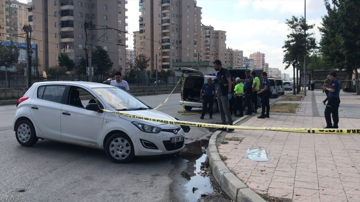 Adana\'da ıslak zeminde kaza: Sürücü hayatını kaybetti