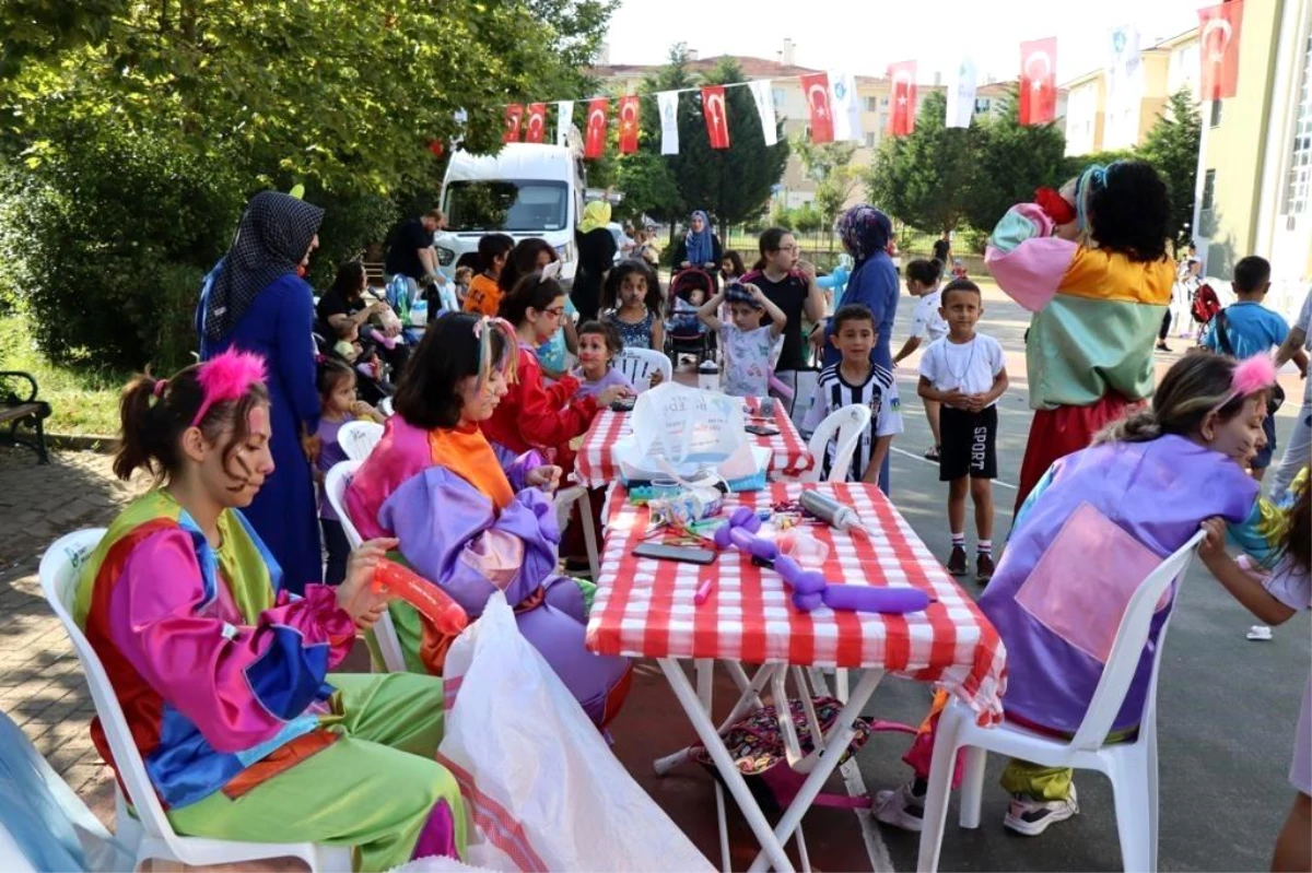 İzmit Belediyesi, Akpınar Mahallesi\'nde Çocuklar İçin Şenlik Düzenliyor