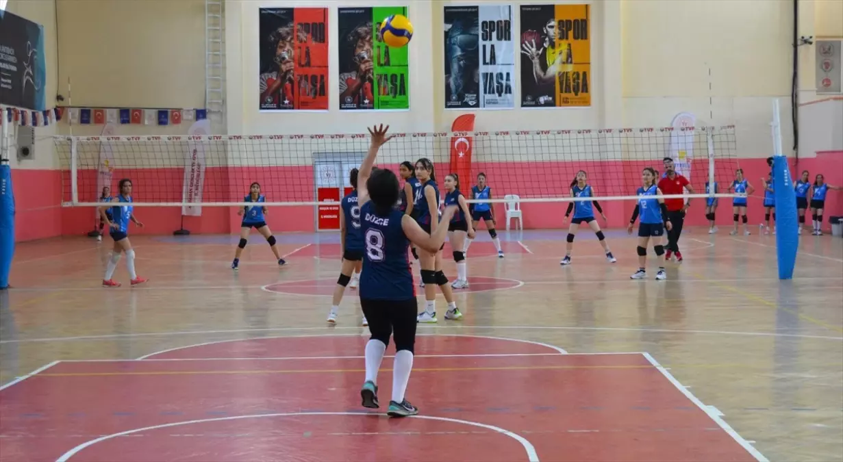 ANALİG Voleybol Yarı Final Müsabakaları Ardahan\'da Başladı