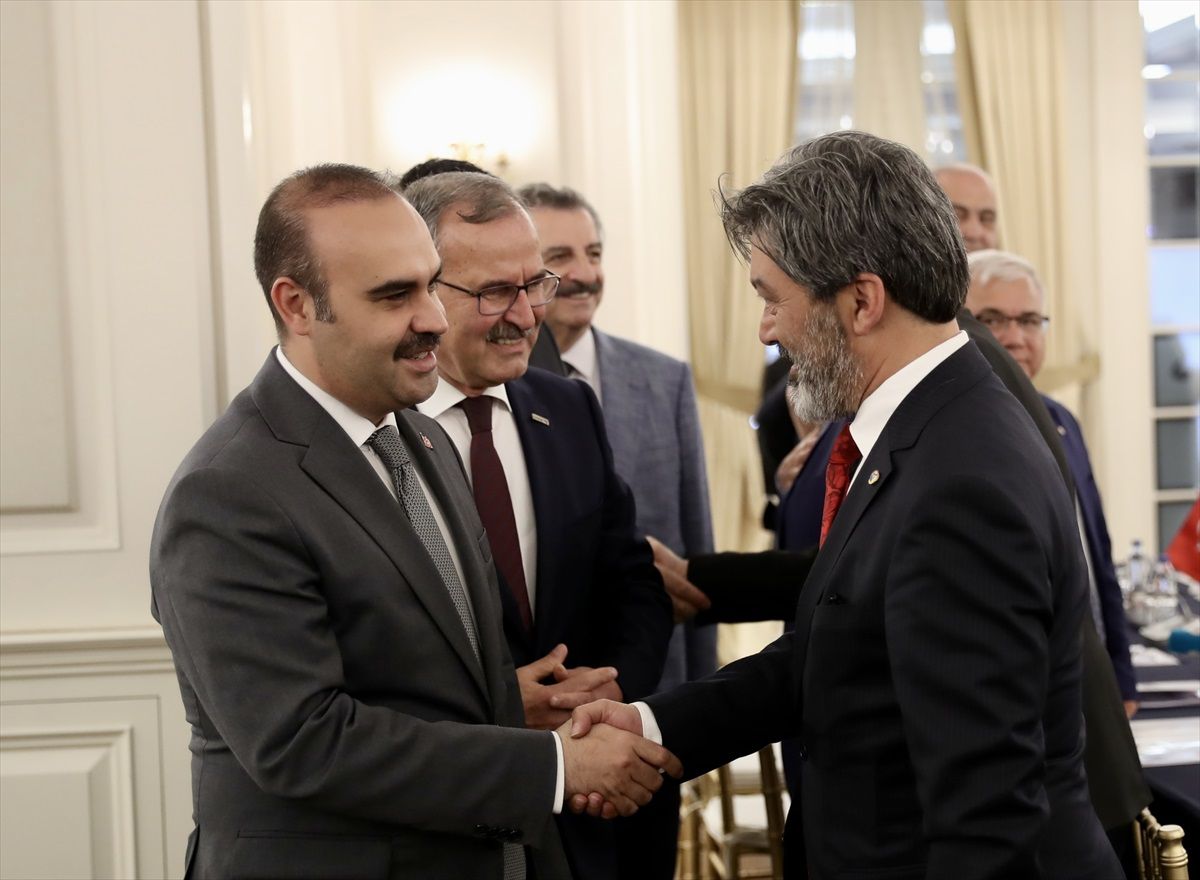 Bakan Kacır, OSBÜK Genişletilmiş Yönetim Kurulu Toplantısı\'na katıldı Açıklaması