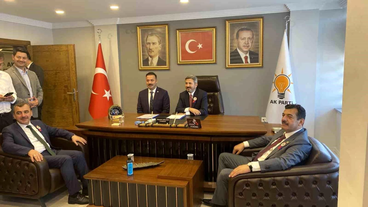 Çalışma ve Sosyal Güvenlik Bakan Yardımcısı Ahmet Aydın, AK Parti İl Başkanlığını ziyaret etti