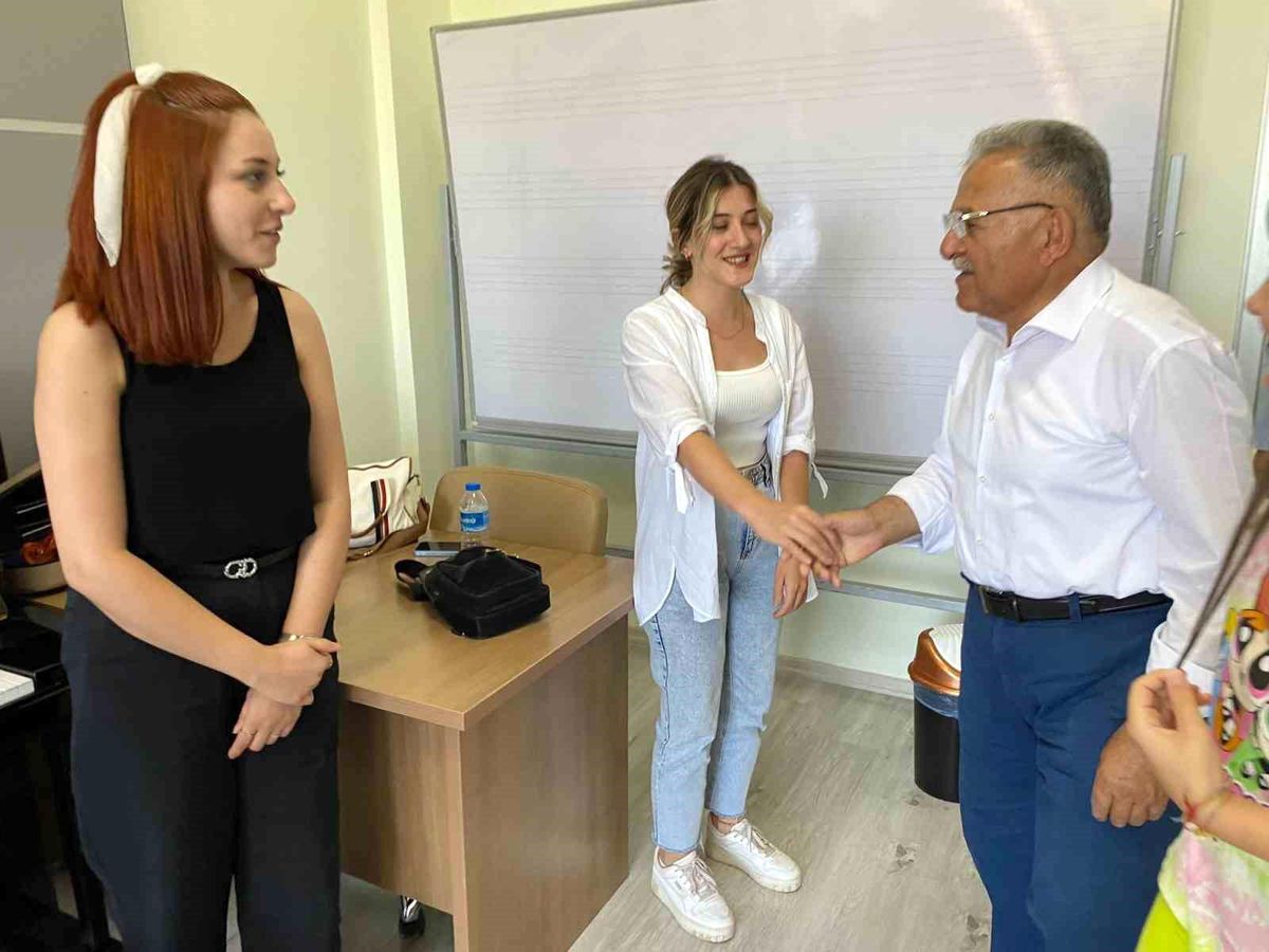 Başkan Büyükkılıç, KAYMEK Akademi ve konservatuvarını ziyaret etti