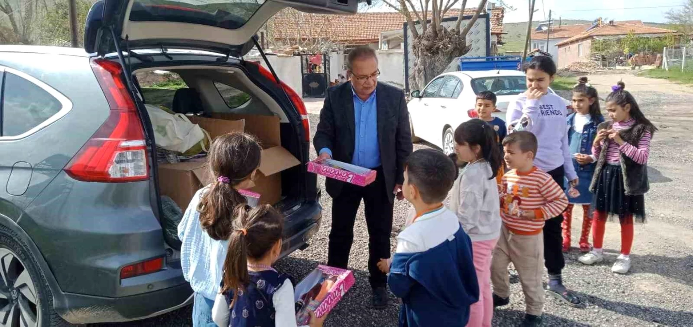 Depremin Vurduğu Malatya\'da Belediye Başkanı Çocukları Mutlu Ediyor