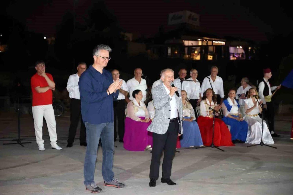 Bayrampaşa Belediyesi Balkanlara Ait Halk Oyunları Gösterisi Düzenledi