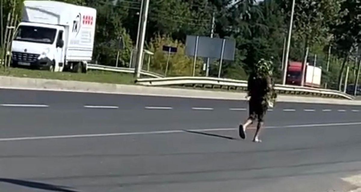 Düzce\'de Vatandaşlar Sıcaktan Bunalınca İlginç Yöntemler Deniyor