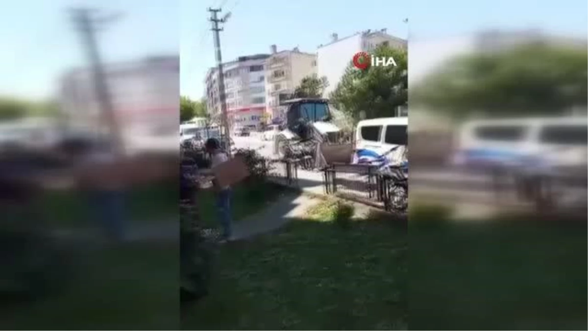 Bursa\'da freni patlayan kamyon dehşet saçtı