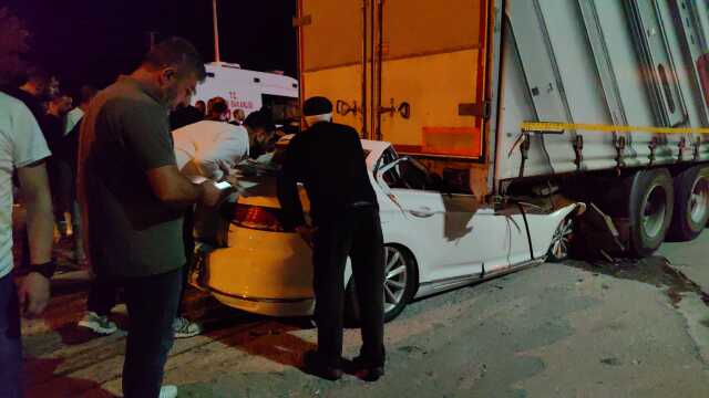 Bursa'da TIR Kazası: Otomobil Sürücüsü Hayatını Kaybetti Bursa'da TIR Kazası: Otomobil Sürücüsü Hayatını Kaybetti