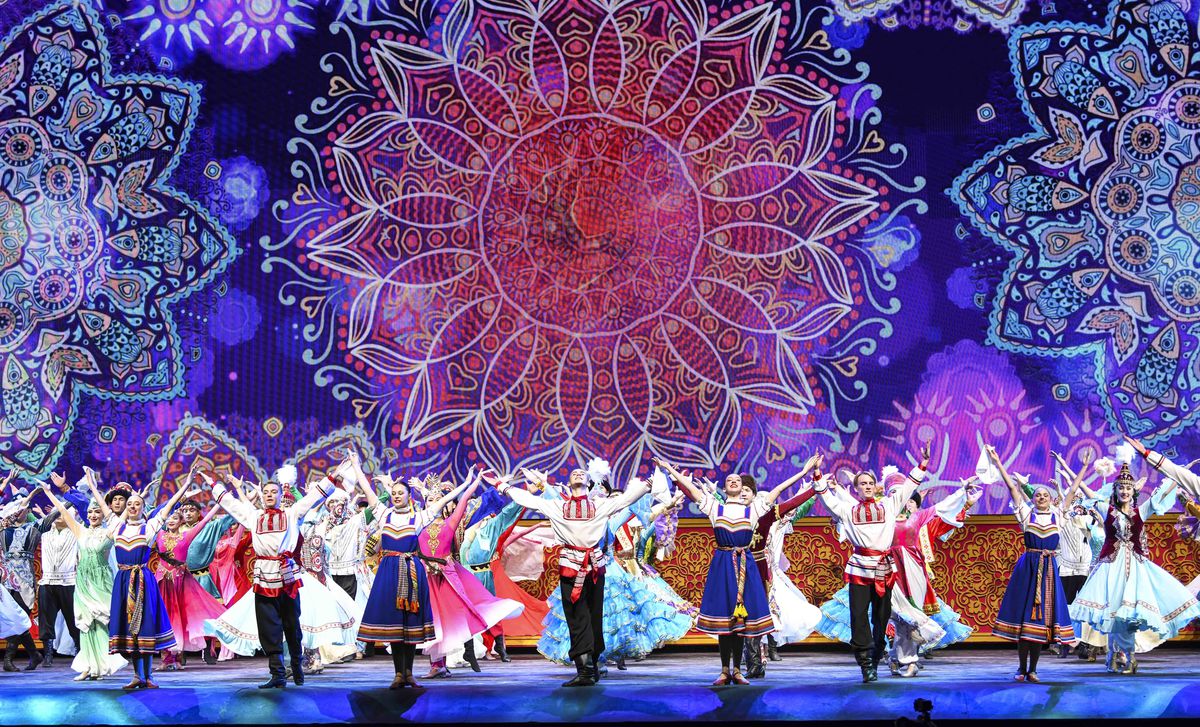Çin Xinjiang Uluslararası Dans Festivali Urumqi\'de Başladı