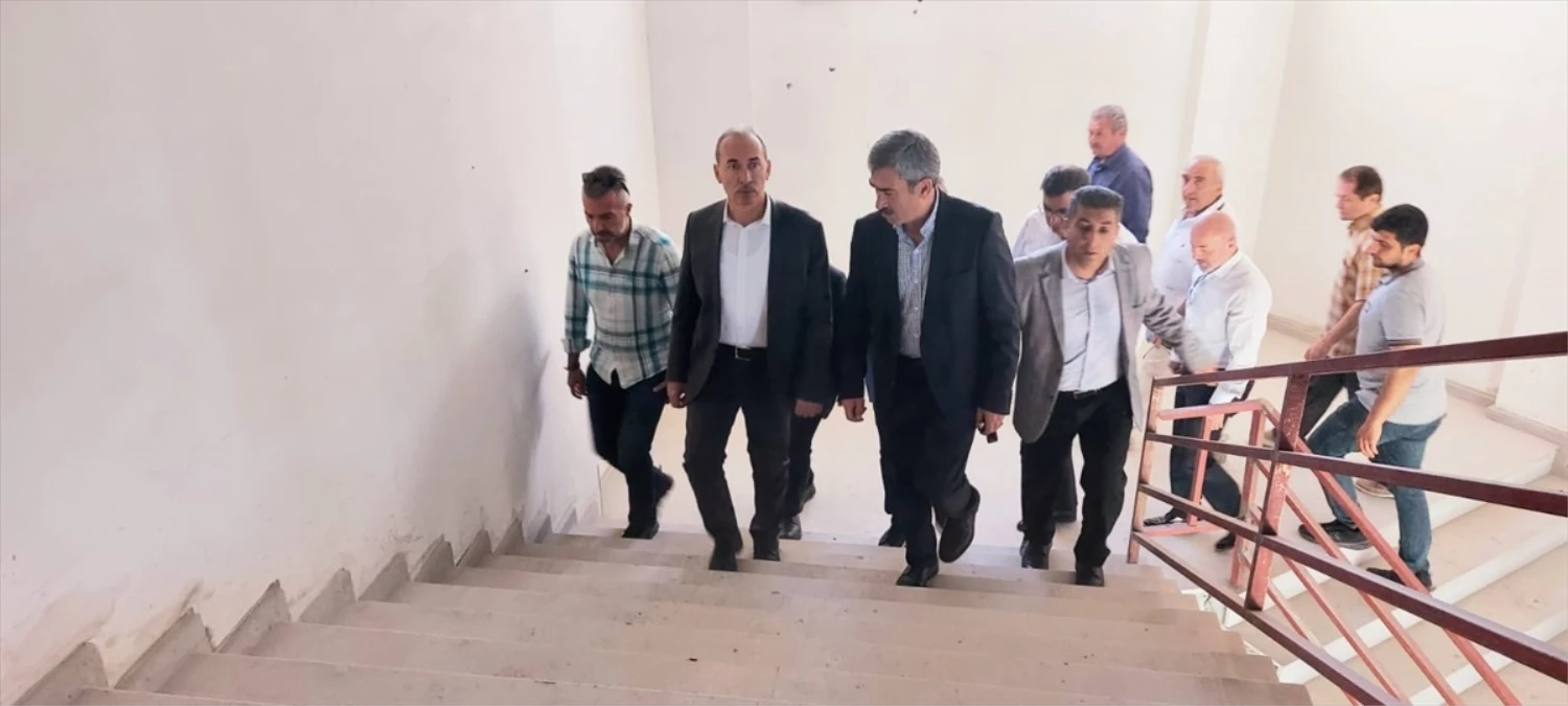 Sivas Cumhuriyet Üniversitesi Rektörü İmranlı Meslek Yüksekokulu inşaatını inceledi