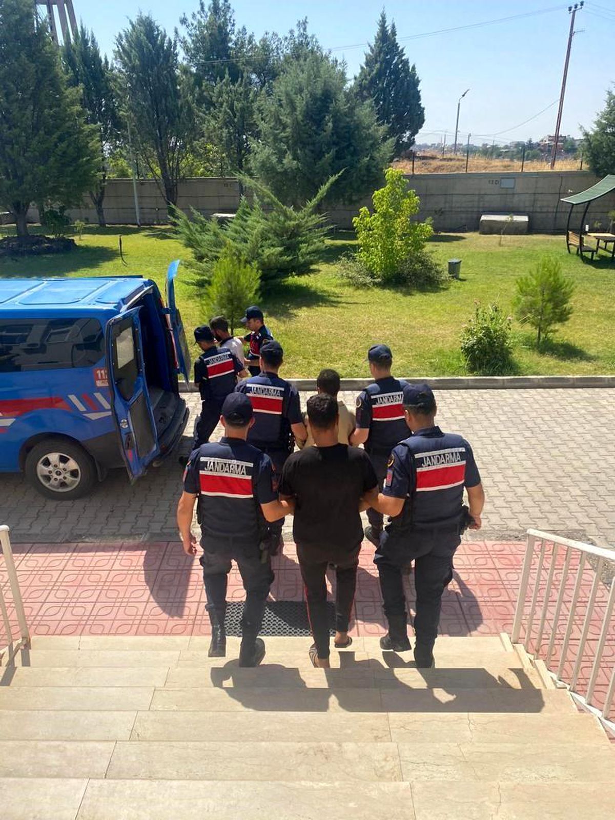 Diyarbakır\'da Büyükbaş Hayvan Hırsızlığı Şüphelileri Tutuklandı