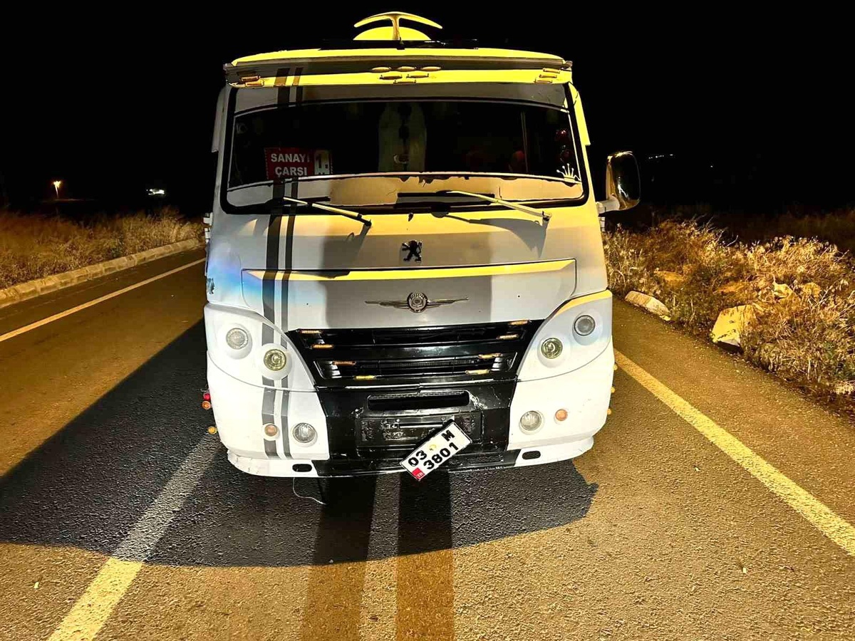 Afyonkarahisar\'da Dolmuşun Çarptığı Genç Hayatını Kaybetti