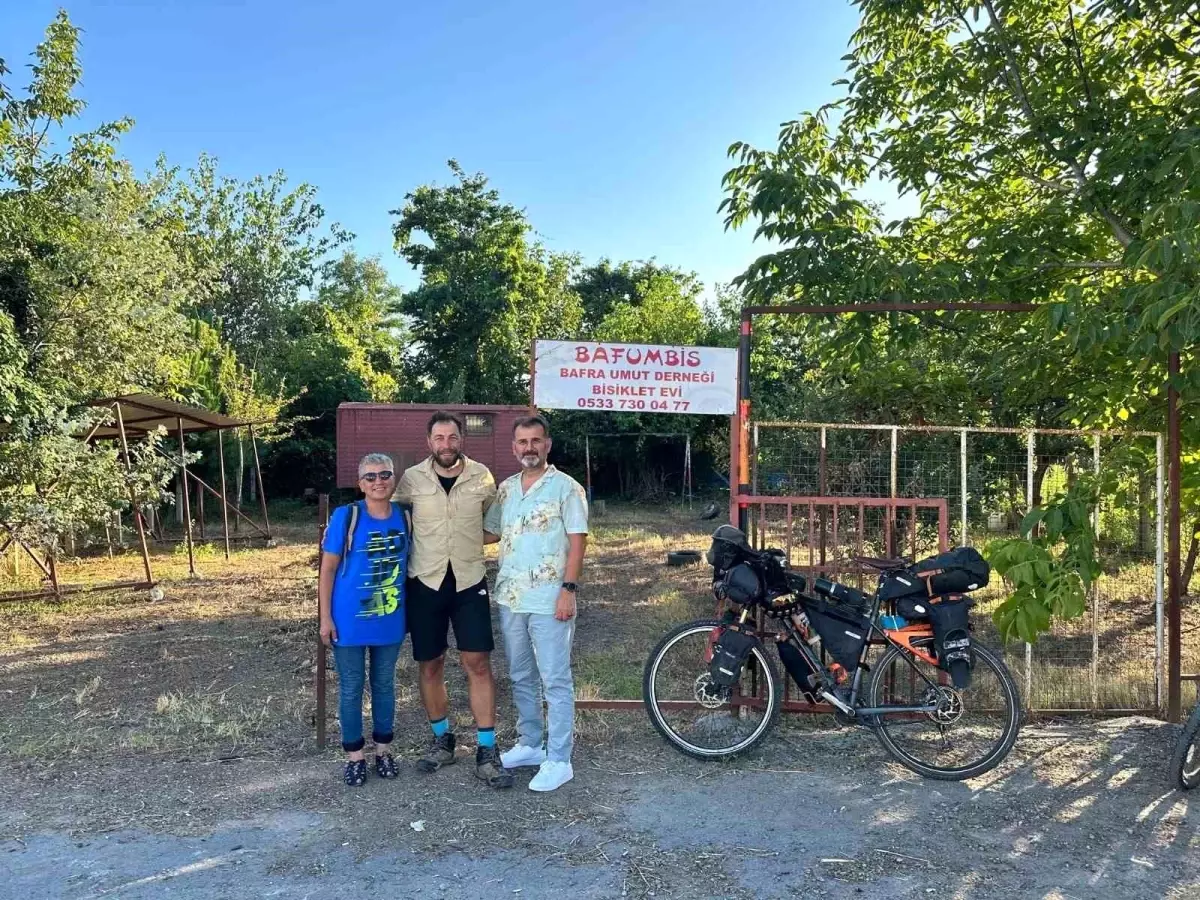 Dünyaca ünlü bisikletli gezgin Gürkan Genç, Samsun Bafra\'da hayranlarıyla buluştu