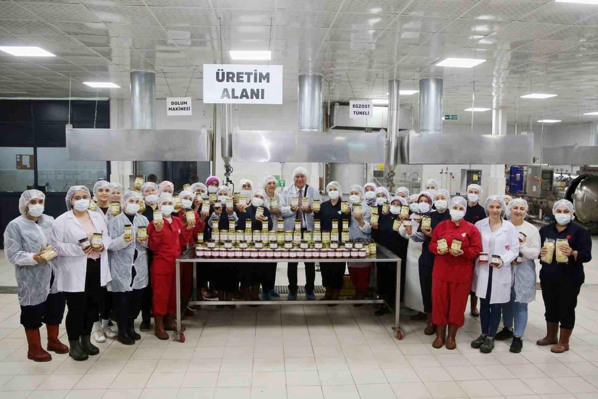Efeler Belediyesi, Yüzde 100 Kadın Emeği Tarımsal Ürün Fabrikası ile Üretimi Destekliyor