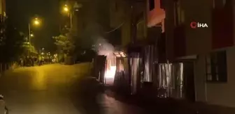 Elektrik panosu patladı, çıkan kıvılcımlar sokağı böyle aydınlattı
