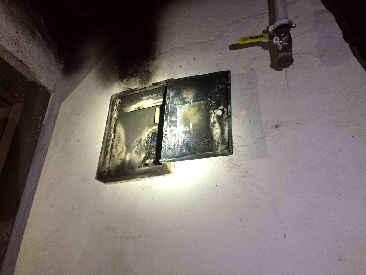 Ünye\'de Bir Binanın Elektrik Sayacı Yanarak Panik Yarattı