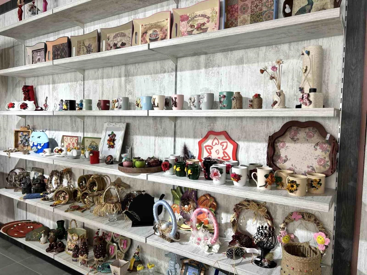 Darıca Belediyesi\'nin Kursiyer Kadınları İçin Hanımeli Mağazası Açıldı