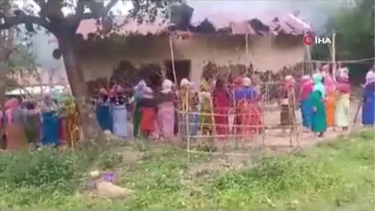 Hindistan\'da kadınlar taciz şüphelisinin evini ateşe verdi