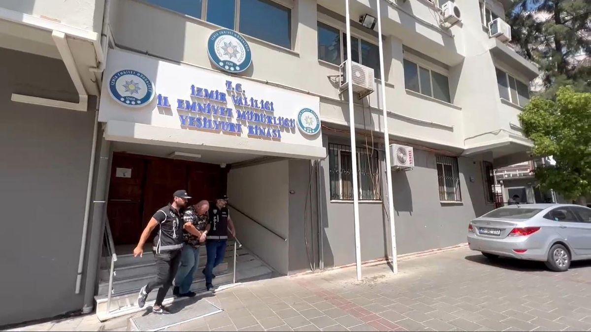 İzmir\'de Sahte Para Operasyonu: 113 Bin TL Ele Geçirildi