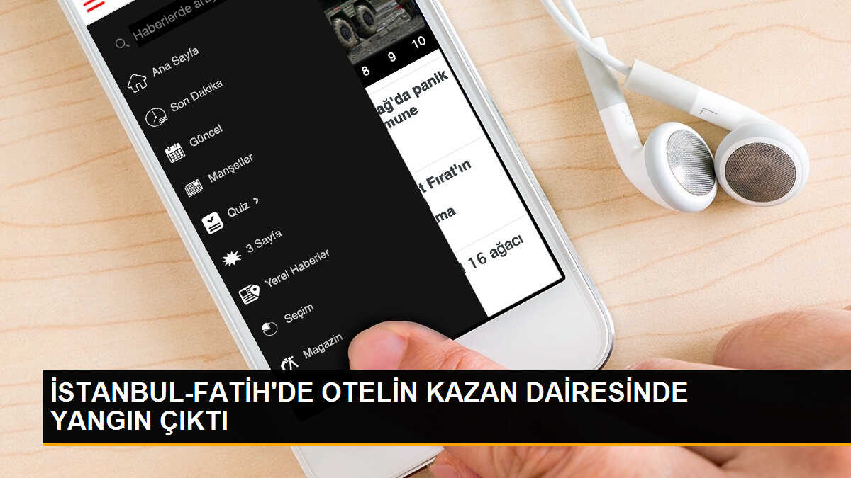 Fatih\'te bir otelde çıkan yangında mahsur kalanlar merdivenle kurtarıldı