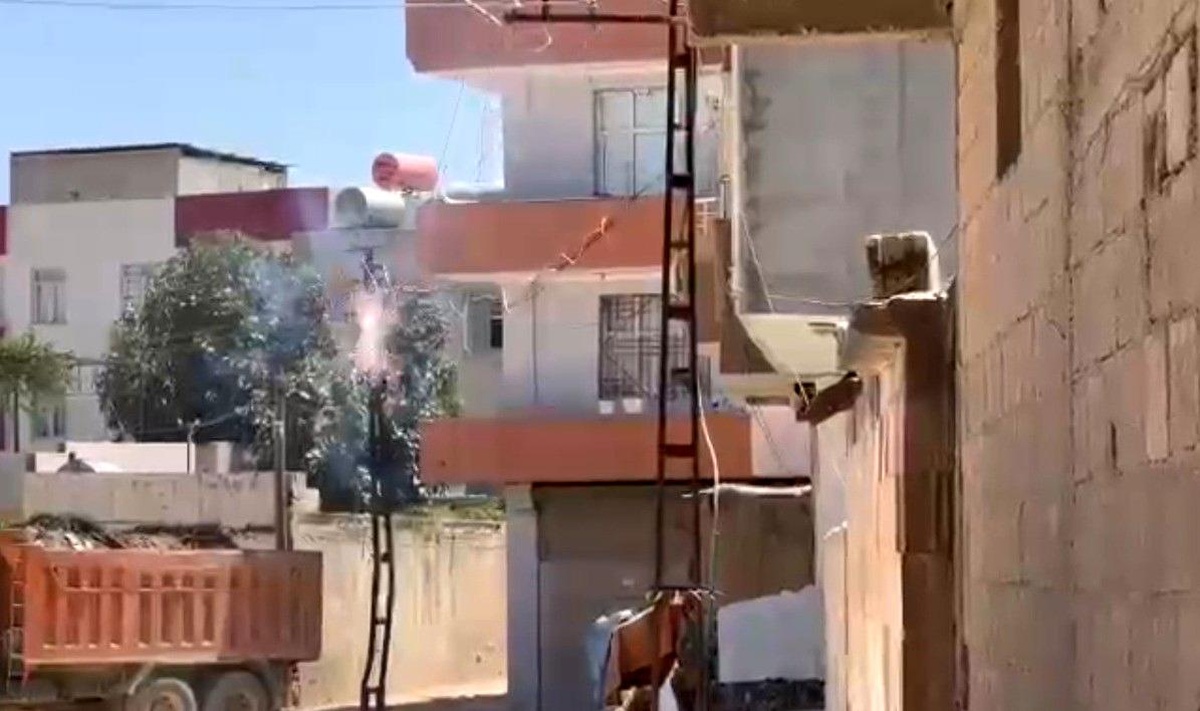 Şanlıurfa\'da Elektrik Kablolarının Patlaması Korku Dolu Anlar Yaşattı