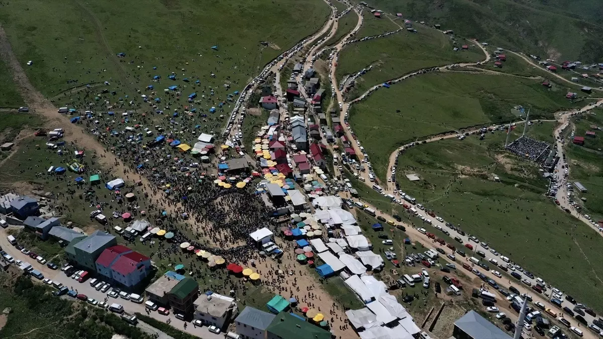 Kadırga Otçular Yayla Şenliği\'nde Binlerce Kişi Bir Araya Geldi