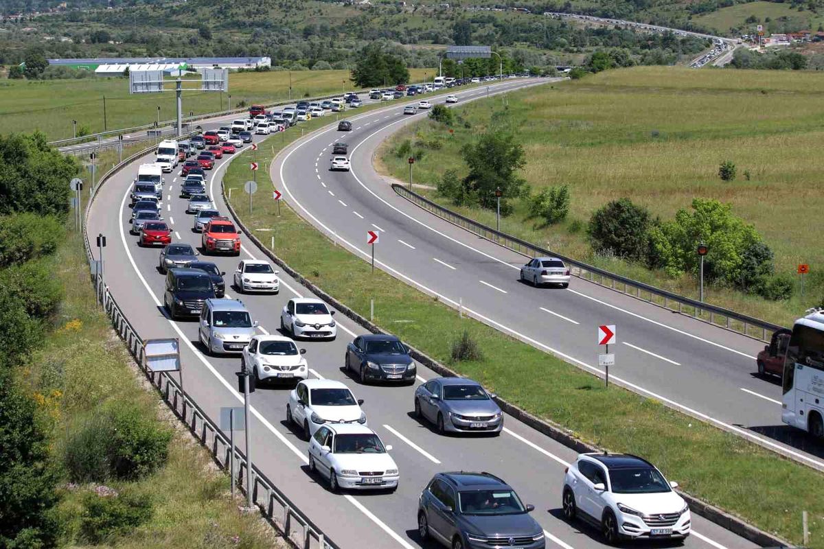 Karabük\'te Trafiğe Kayıtlı Araç Sayısı 71 Bin 565\'e Ulaştı