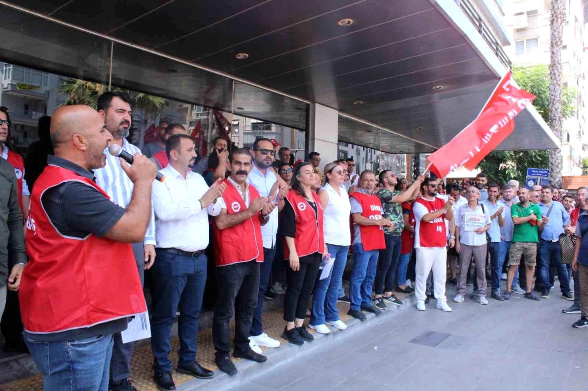 Karşıyaka Belediyesi İşçileri Alacakları İçin Eylem Yaptı