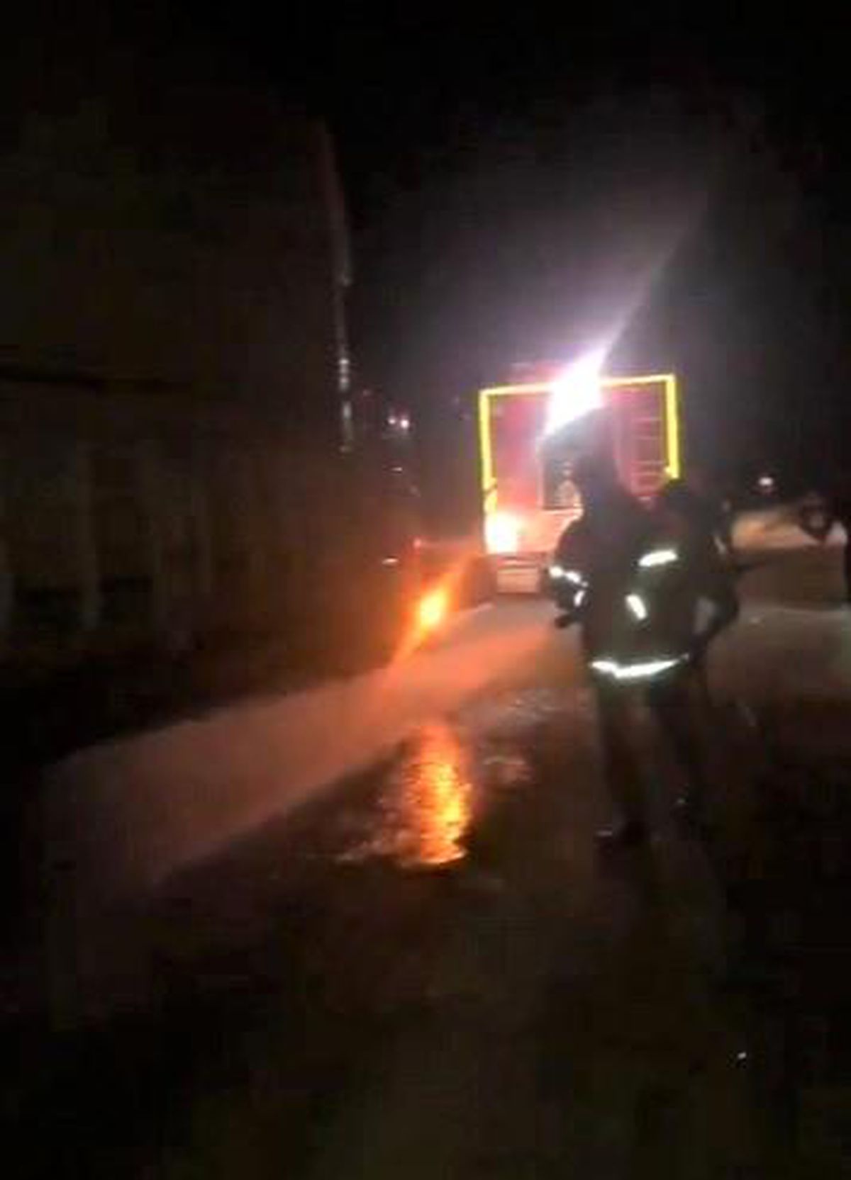 Bingöl\'de Lastikleri Alev Alan Tır İtfaiye Ekipleri Tarafından Söndürüldü
