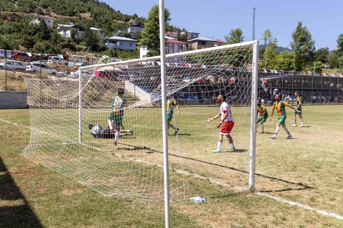 Mersin\'de Mahalleler Arası Fındıkpınarı Futbol Turnuvası Başladı