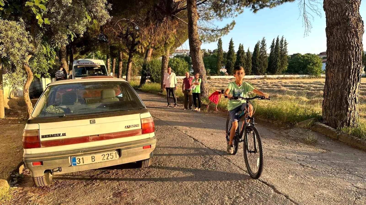 Muğla\'da depremden etkilenen çocuk ve gençlere bisiklet armağan edildi