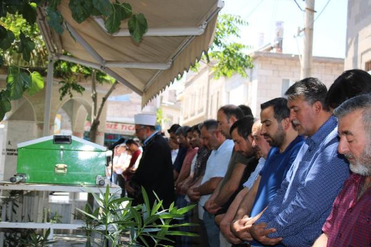 Nevşehir\'de trafik kazasında hayatını kaybeden Ayan çifti toprağa verildi