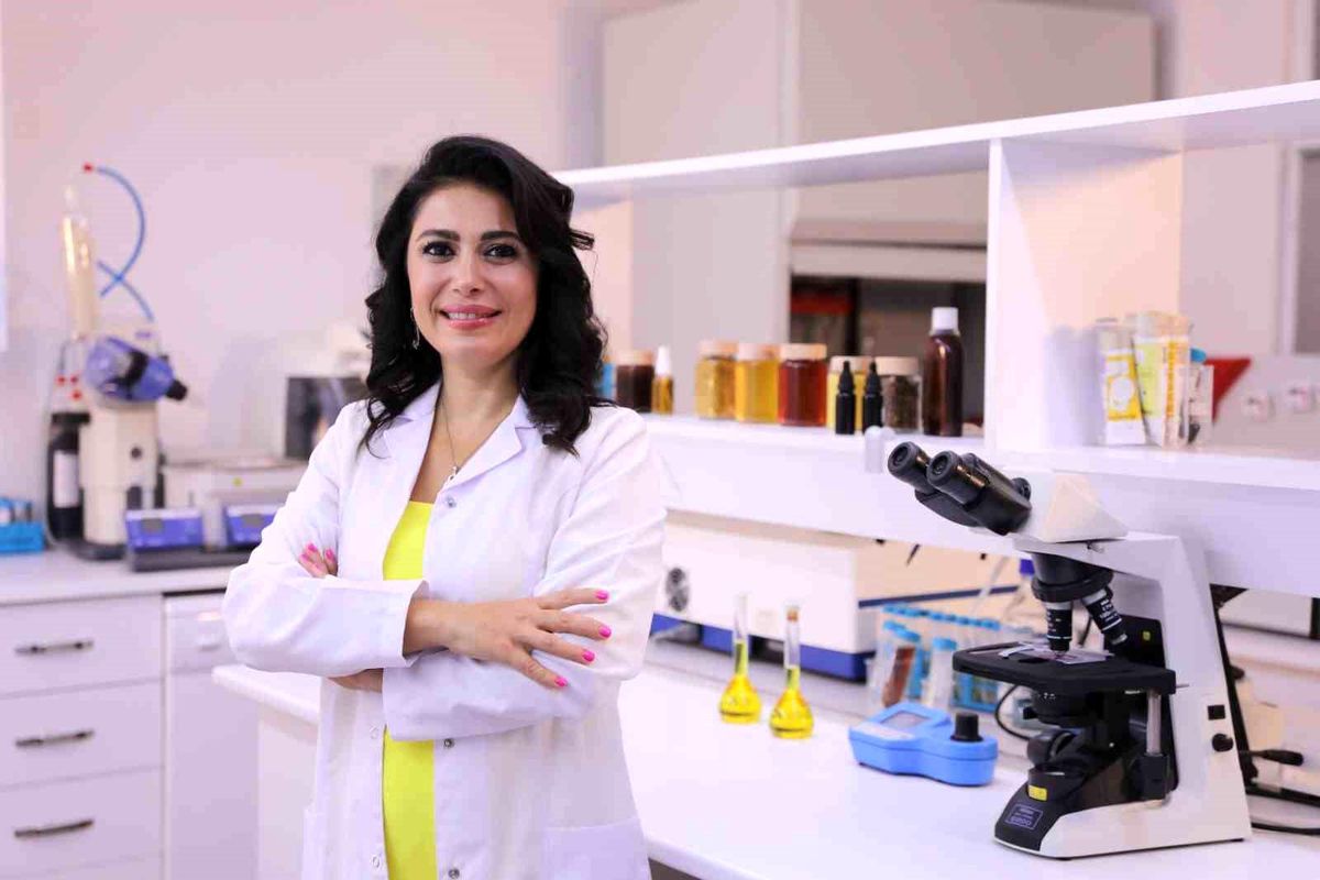 Arı Ürünleri Uzmanı Dr. Aslı Elif Tanuğur Samancı, Pediatrik Onkoloji Hastalarında Anadolu Propolisiyle Ağız Bakımı Uygulamasıyla İkincilik Ödülü Aldı