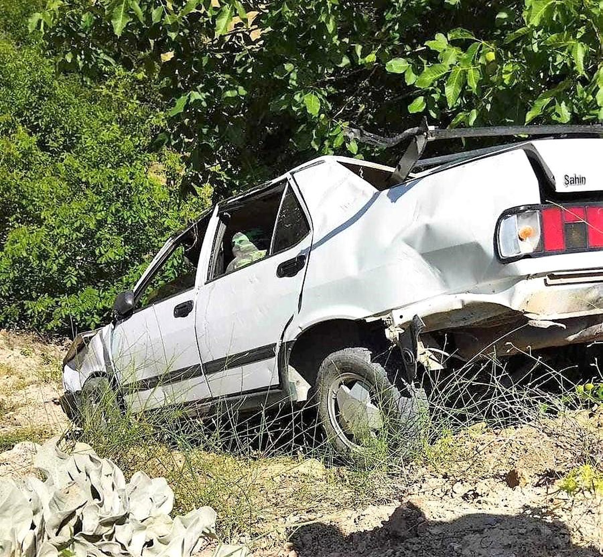Denizli\'de Otomobil Şarampole Uçtu: Sürücü Hayatını Kaybetti