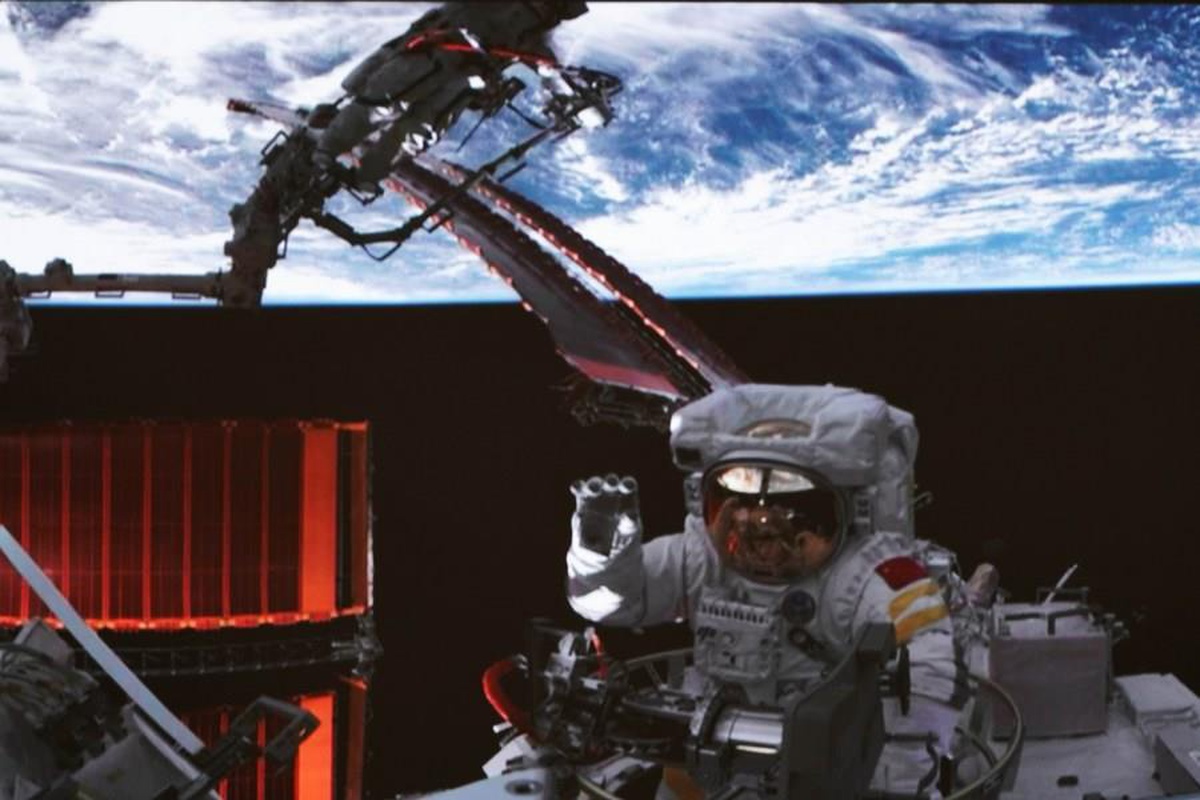 Shenzhou-16 Mürettebatı İlk Uzay Yürüyüşünü Tamamladı
