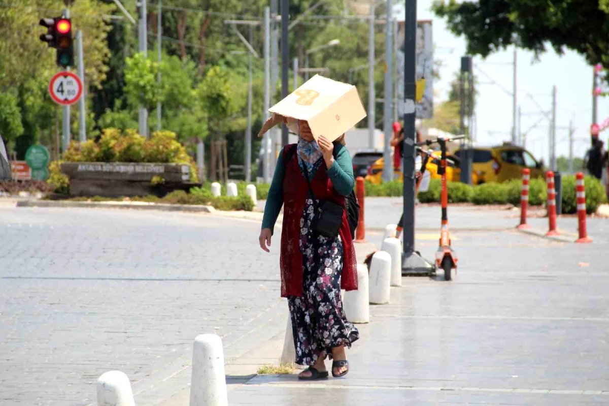 Antalya\'da Çöl Sıcaklıkları Etkili Olmaya Başladı