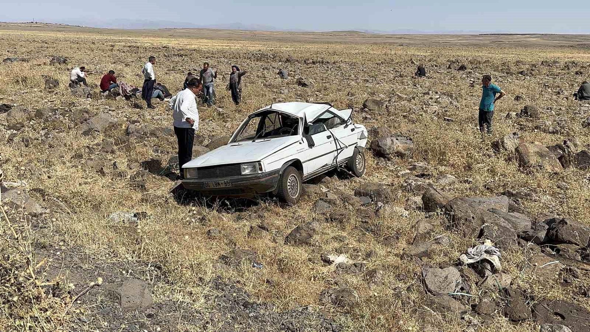 Şanlıurfa\'da Tırın Çarptığı Otomobilin Sürücüsü Hayatını Kaybetti