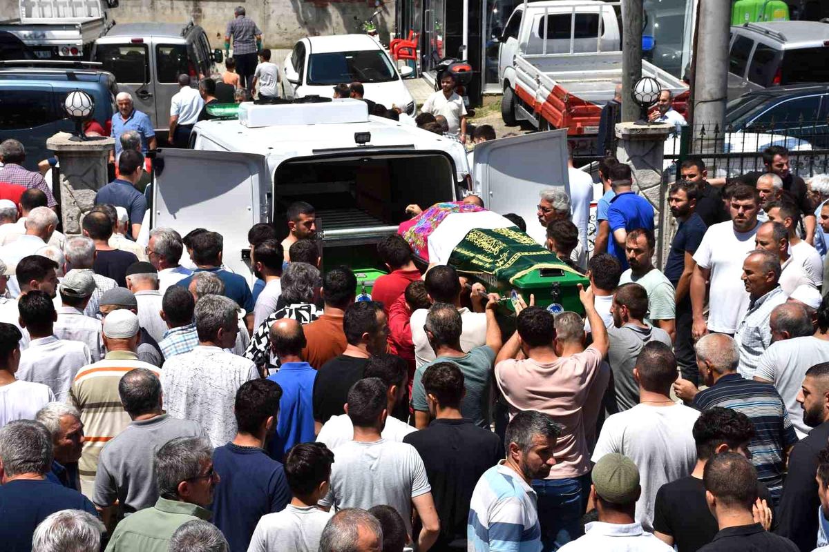 Hendek\'te traktör kazasında hayatını kaybeden kadın Kocaali\'de defnedildi