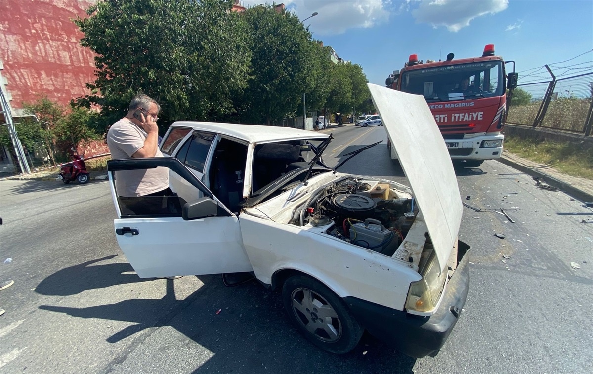 Tuzla\'da 2 otomobilin çarpıştığı kazada bir kişi yaralandı