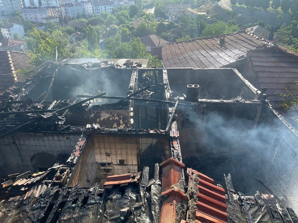 Tuzla\'da çıkan yangın gecekonduya sıçradı