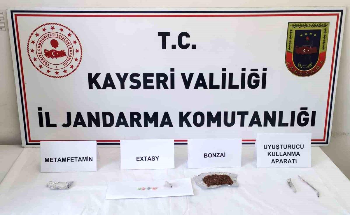 Kayseri\'de Uyuşturucu Operasyonu: 3 Kişi Gözaltına Alındı