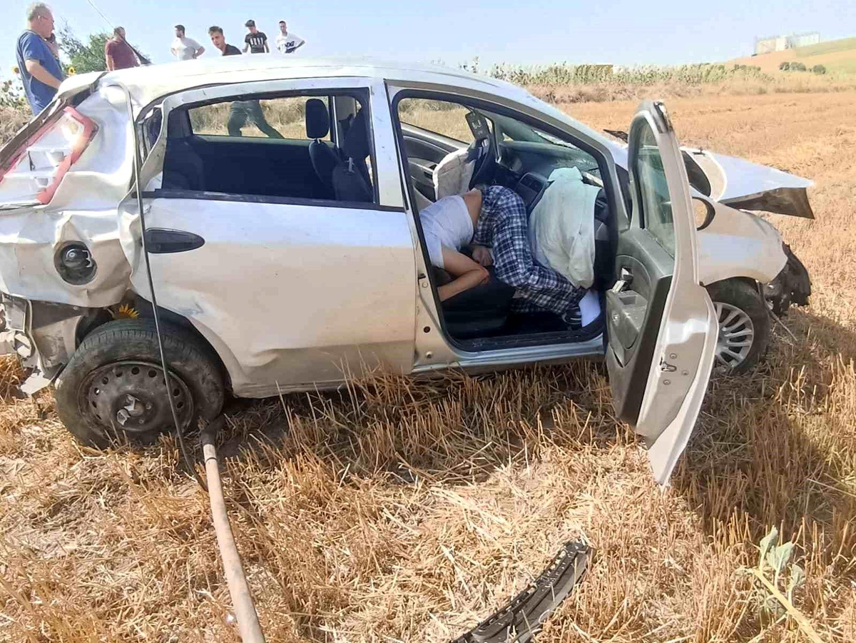 Tekirdağ\'ın Muratlı ilçesinde tarlaya uçan otomobilde sürücü yaralandı