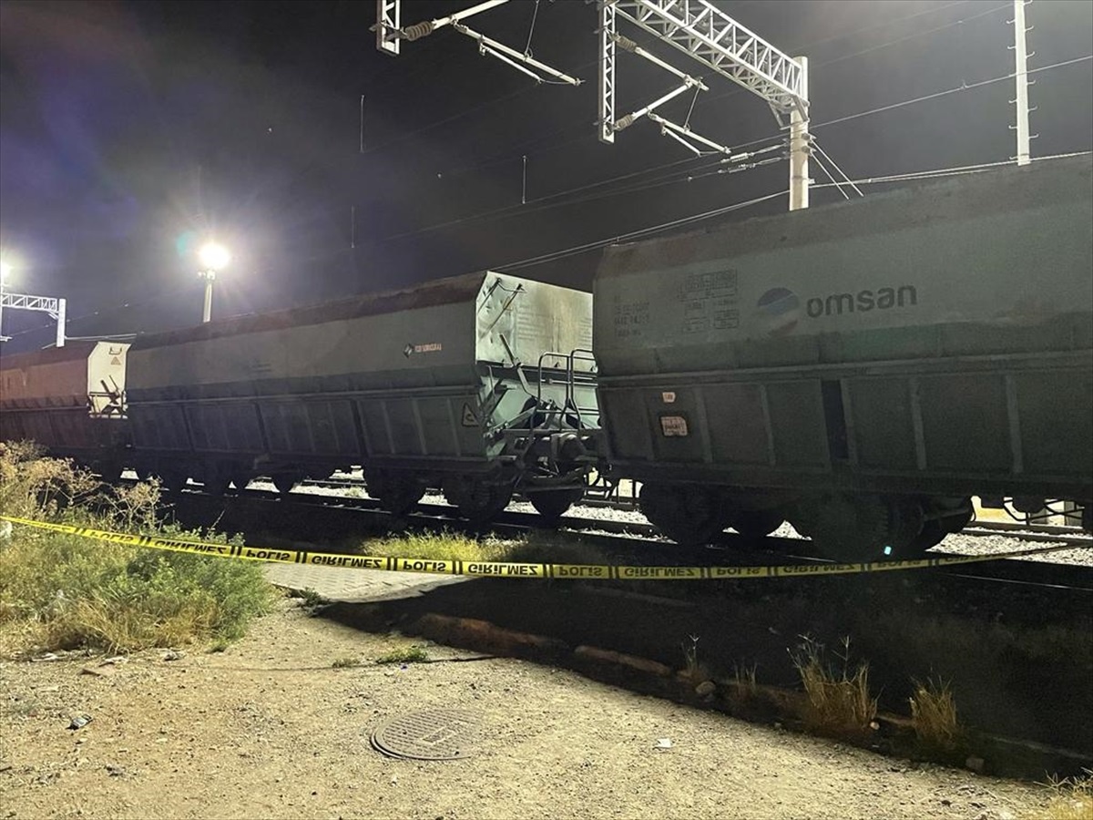 Adana\'da Yük Treni Kazası: Bir Kişi Hayatını Kaybetti