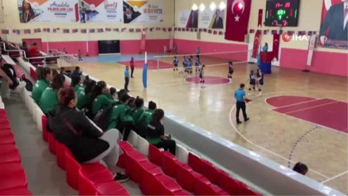 Anadolu Yıldızlar Ligi Voleybol Yarı Final Müsabakaları Ardahan\'da Başladı