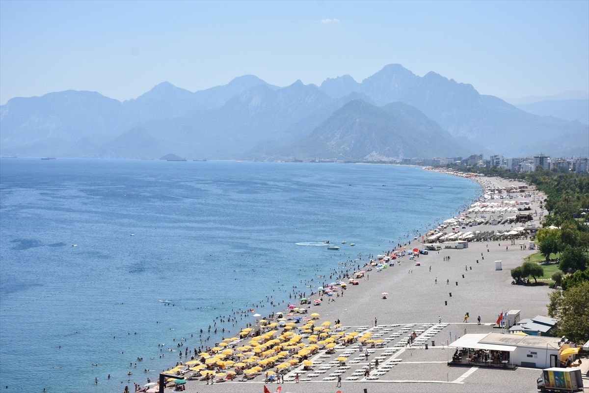 Antalya\'da Aşırı Sıcaklar Devam Ediyor