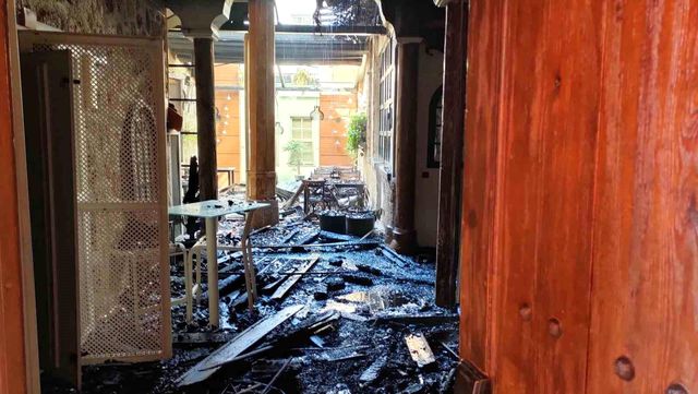 Antalya'da 3 katlı otelde yangın: 2 turist odada ölü bulundu, 12 yaralı var Antalya'da 3 katlı otelde yangın: 2 turist odada ölü bulundu, 12 yaralı var