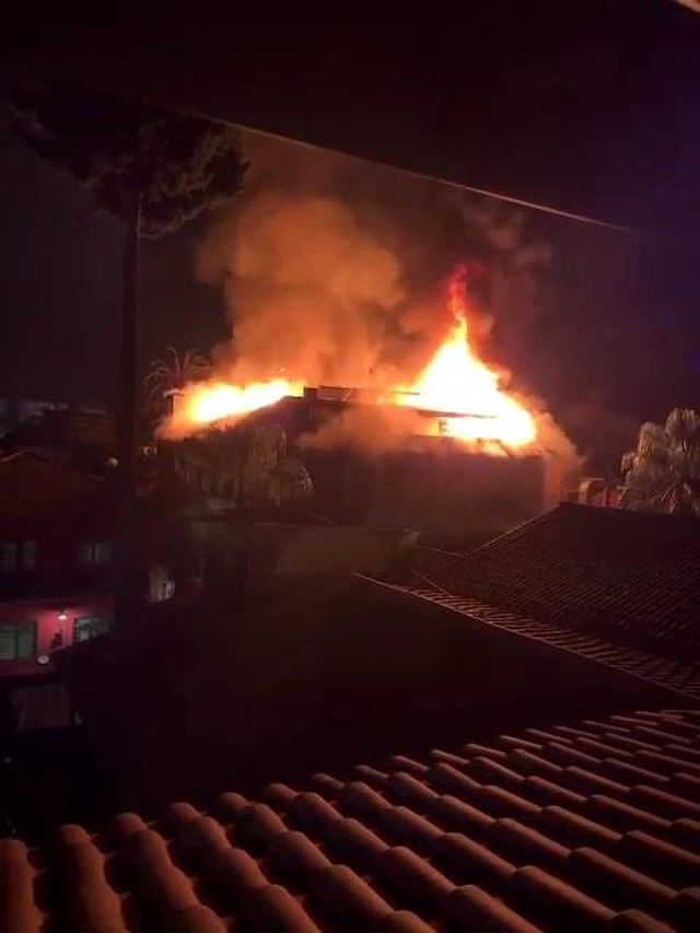 Antalya'da 3 katlı otelde yangın: 2 turist odada ölü bulundu, 12 yaralı var Antalya'da 3 katlı otelde yangın: 2 turist odada ölü bulundu, 12 yaralı var