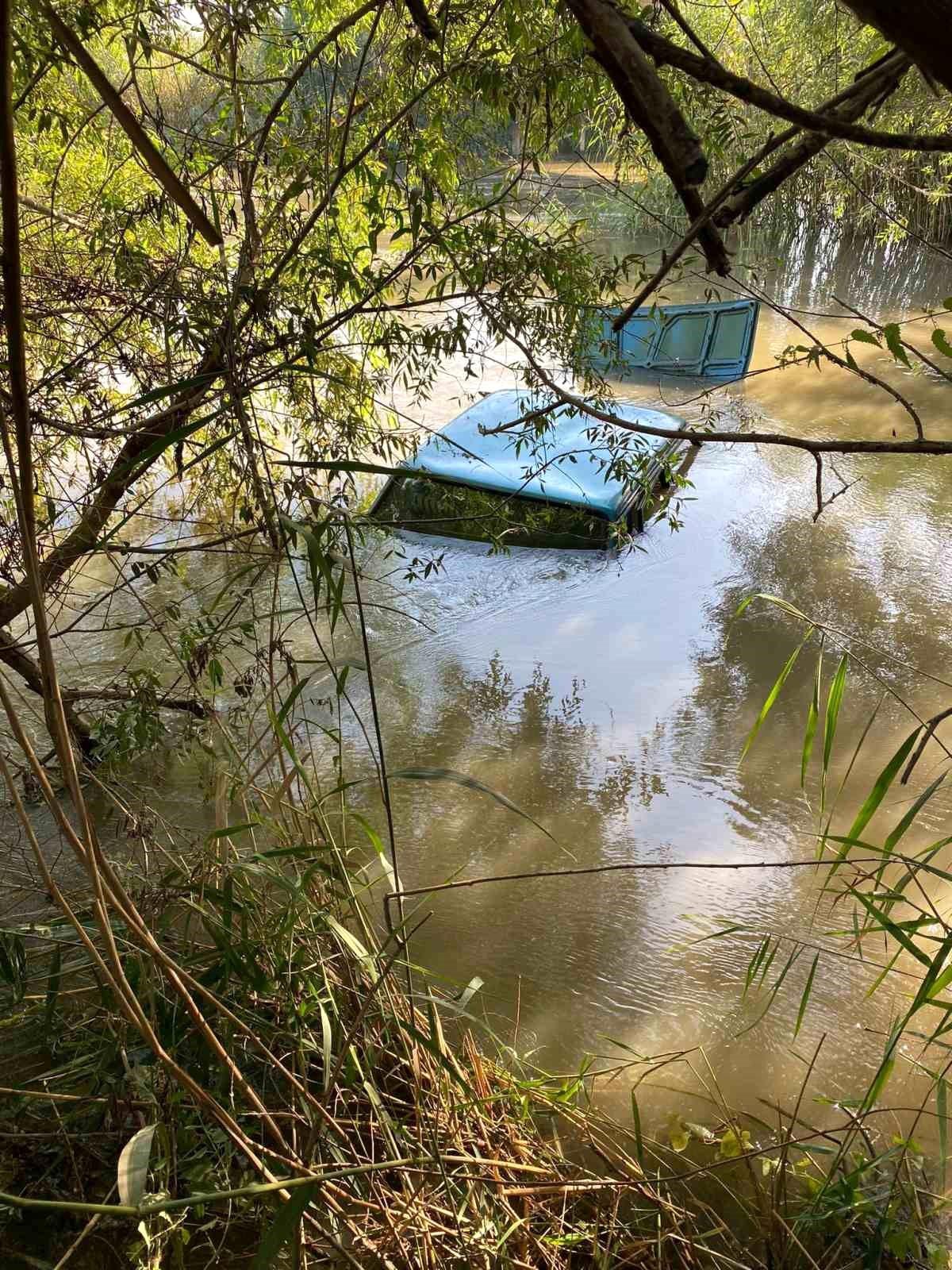 Aydın\'da otomobil Menderes Nehri\'ne düştü